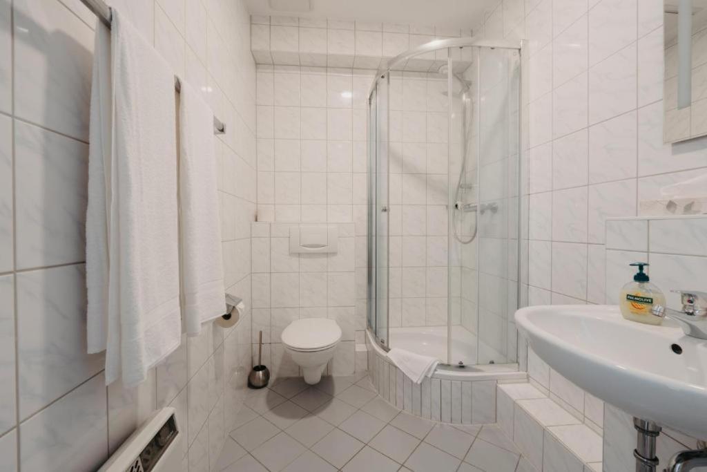 Hotel-Gasthof Zur Krone Waldaschaff 外观 照片
