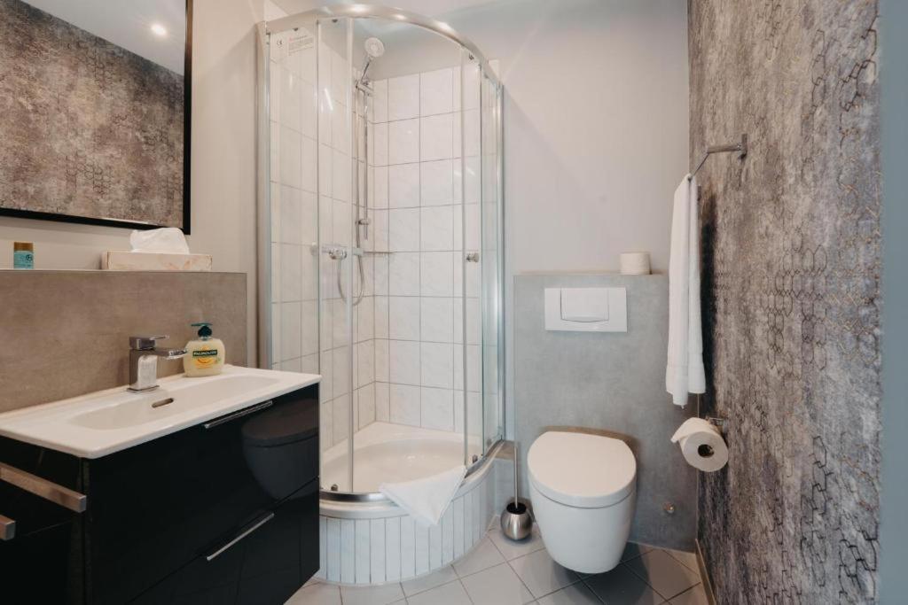 Hotel-Gasthof Zur Krone Waldaschaff 外观 照片