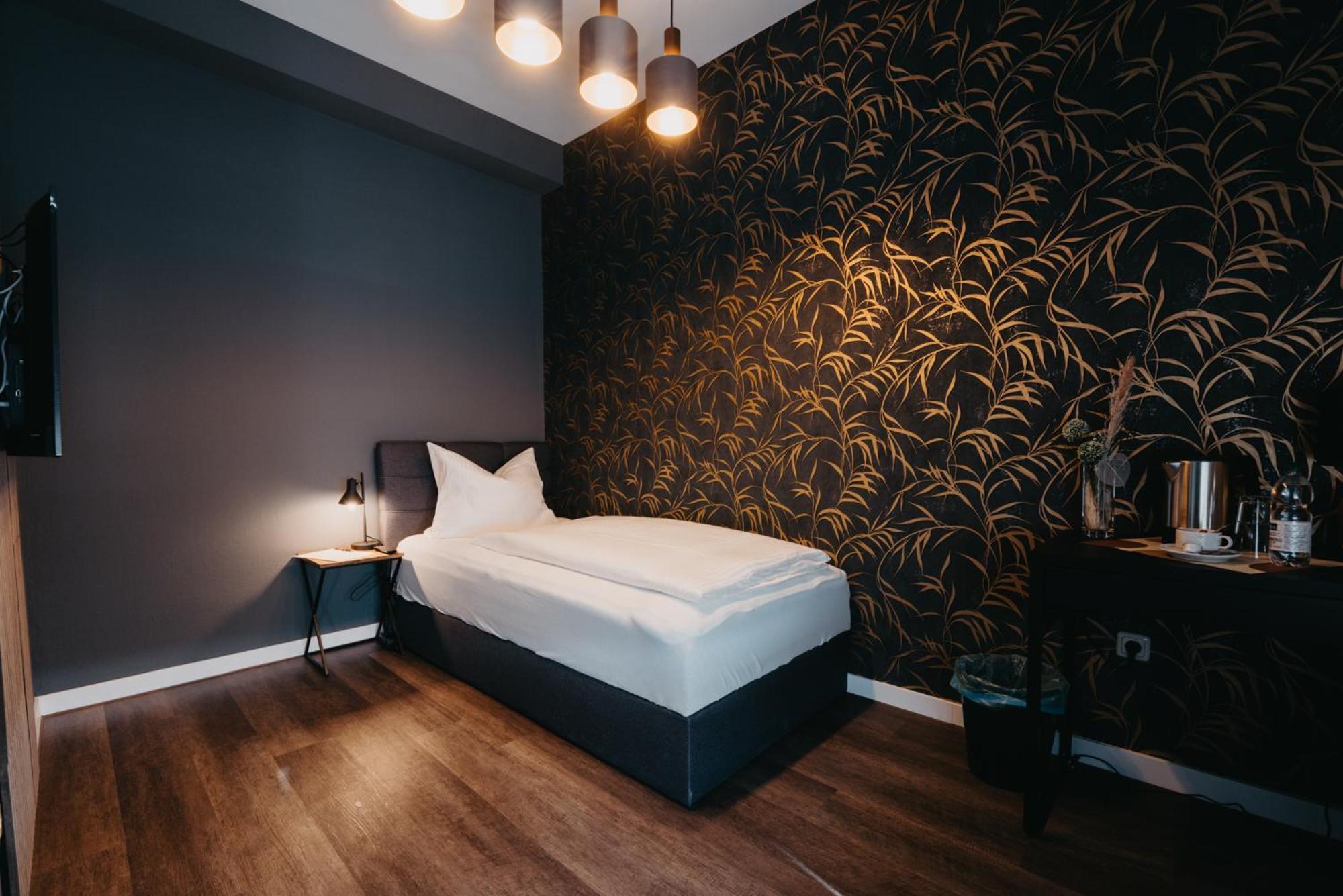 Hotel-Gasthof Zur Krone Waldaschaff 外观 照片